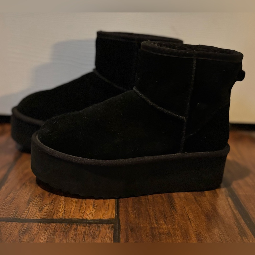 UGG Classic Mini Platform Boots - Black